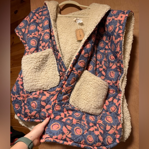 natural life comfy sherpa vest!!! - Picture 1 of 9
